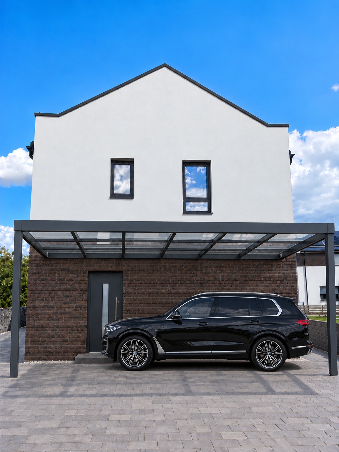 Įėjimo fasado vizualizacija su automobiline pavėsine ir juodu BMW X7